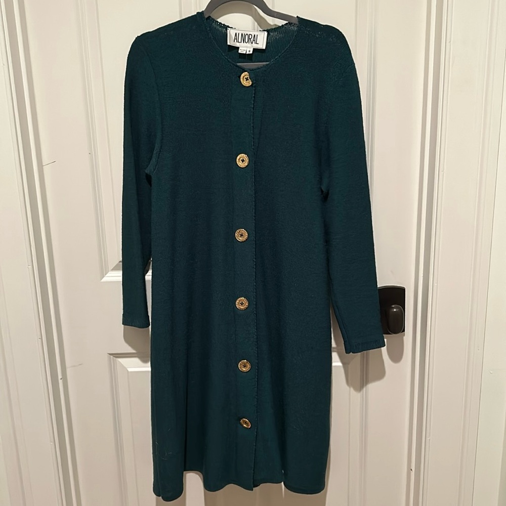 Vintage Alnoral sweater. 6 buttons down the front. Small -true color in last pic